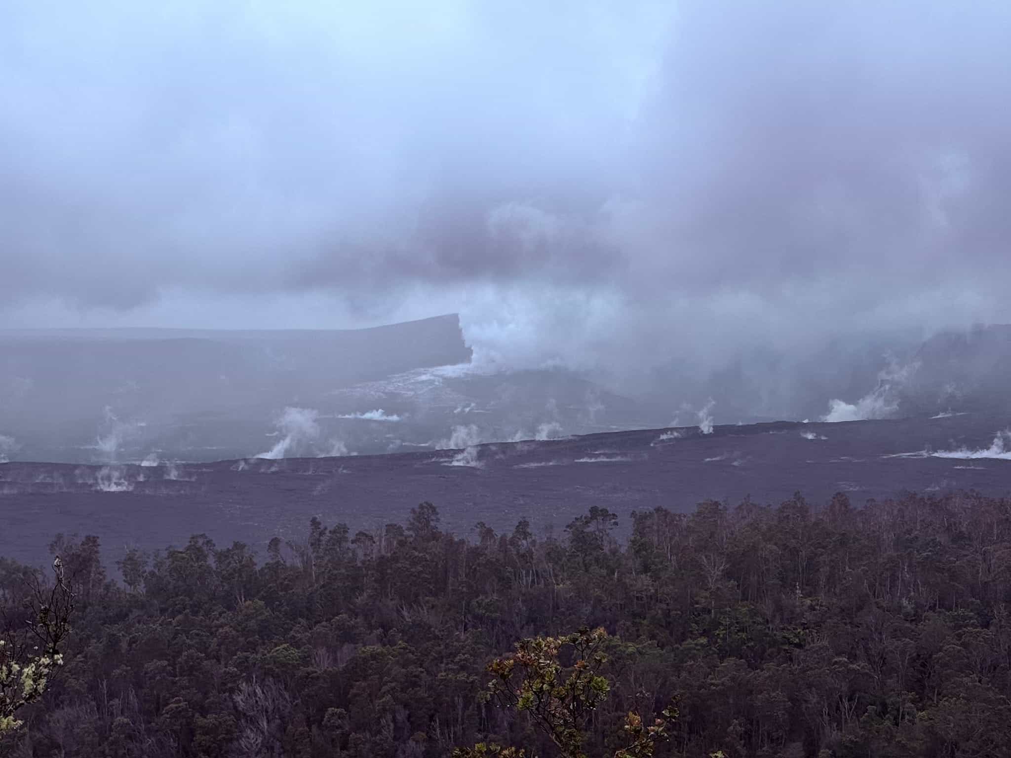 Kīlauea caldera with volcanic steam and smoke rising from the crater floor at Hawaiʻi Volcanoes National Park tips worth knowing before you visit